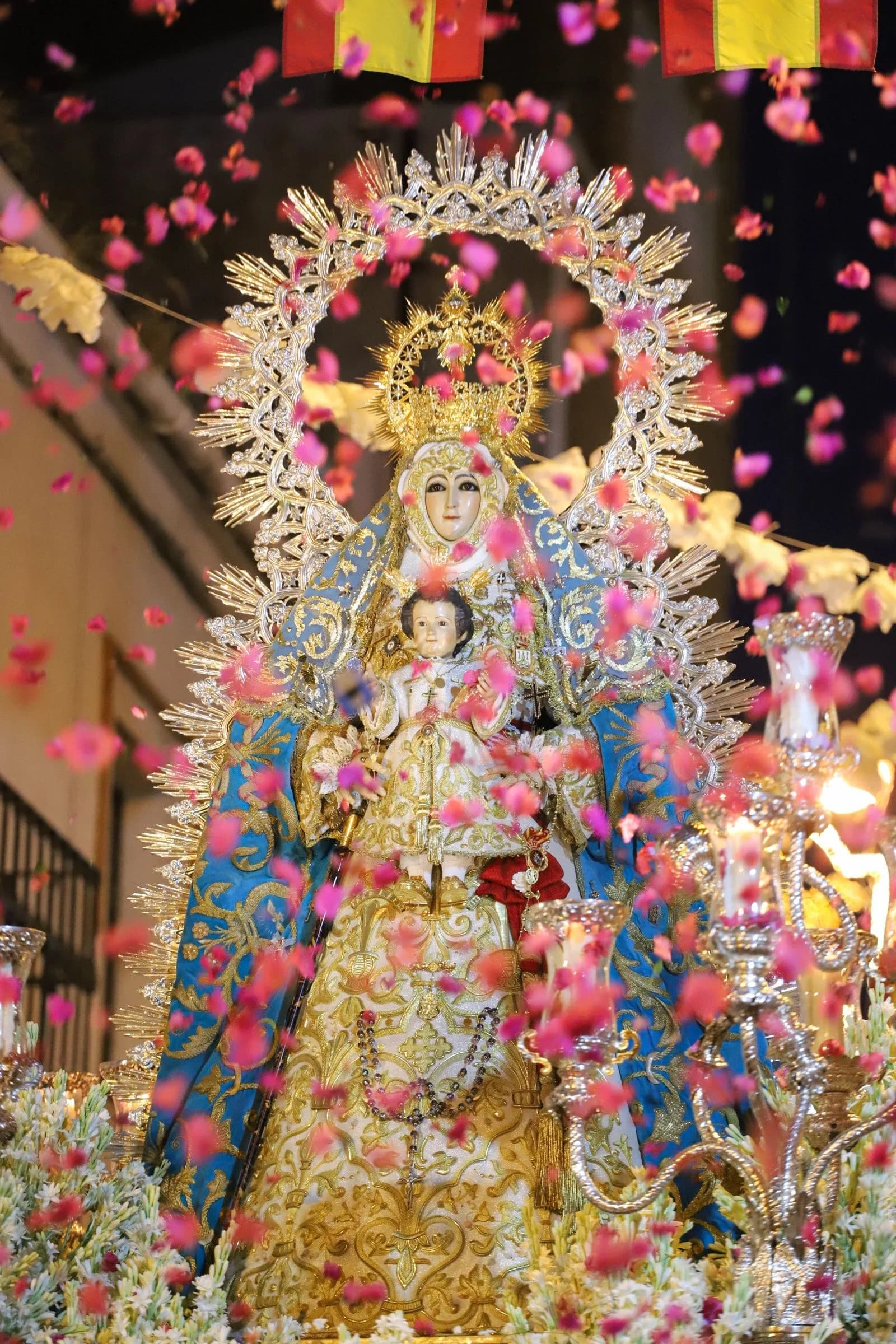 Virgen del aguila petala